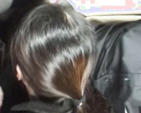最新【网曝门事件】最新疯传香港中学生饥渴女友巴士车上俯身为男友口交 吃的津津有味 这是下一站上床的节奏啊